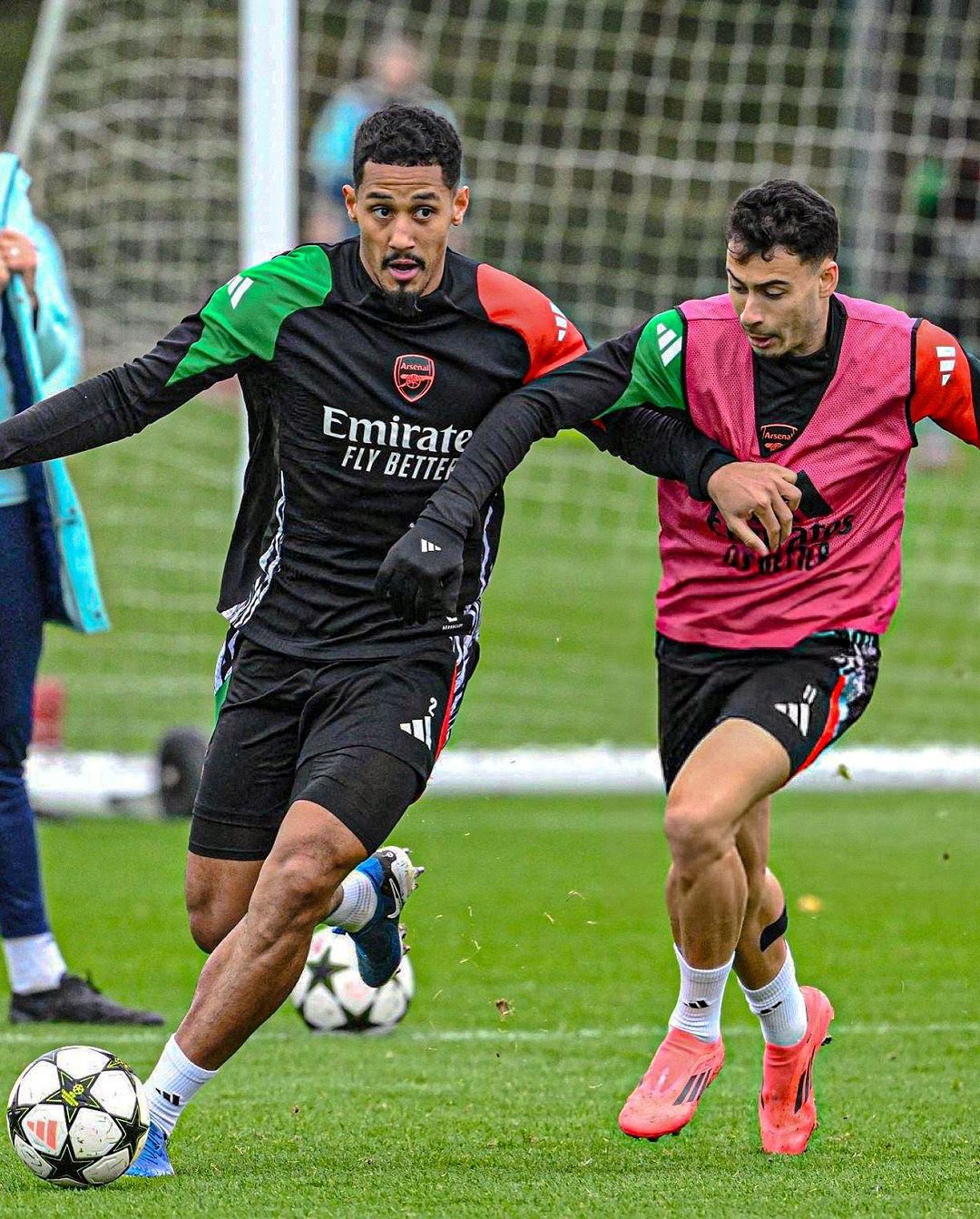 包含集结日欧冠焦点战；阿森纳战术微调；信心回归；轮换策略成焦点的词条